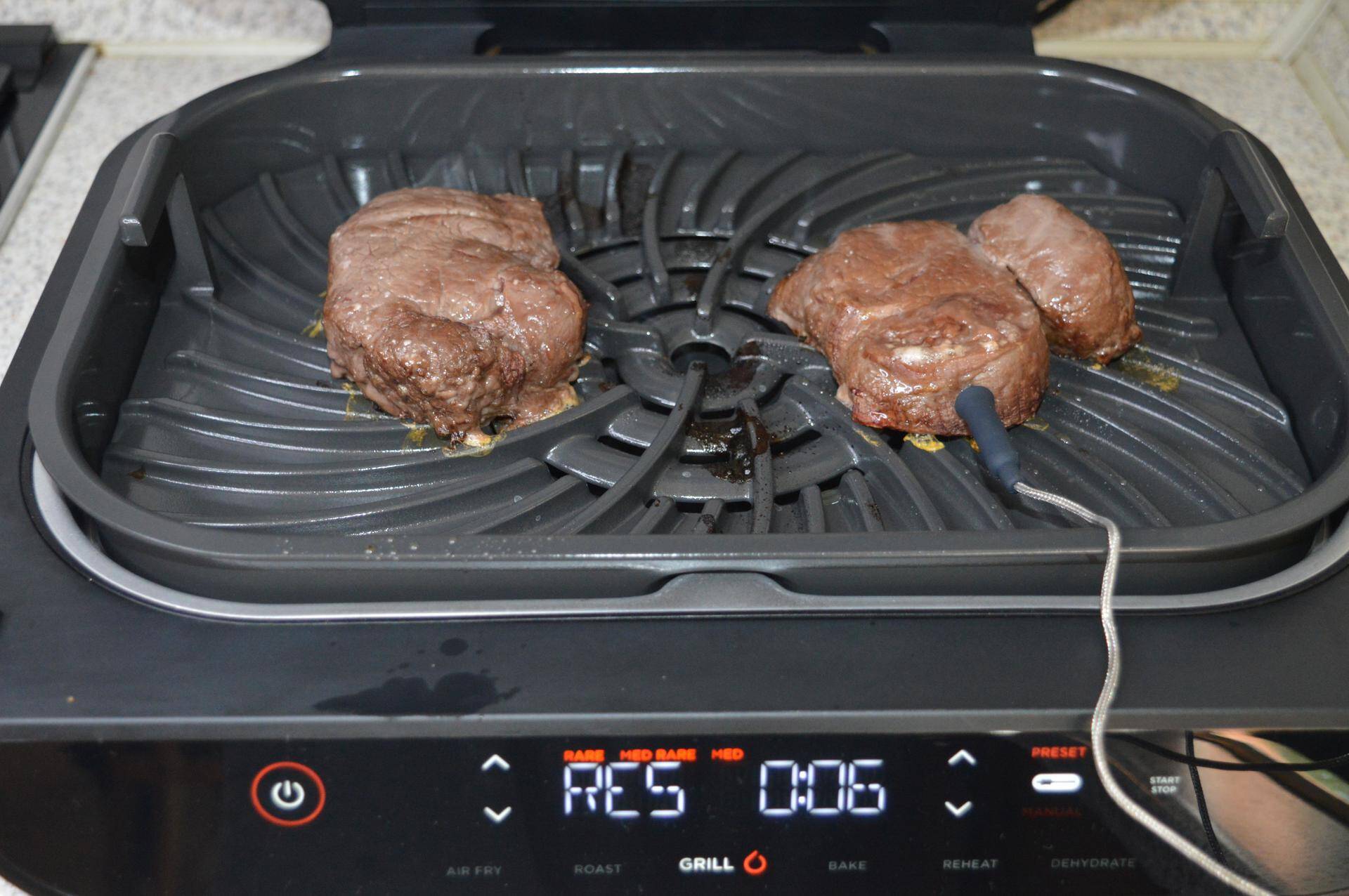 Ninja Foodi MAX Grill und Heissluftfritteuse Fleisch grillen fertig